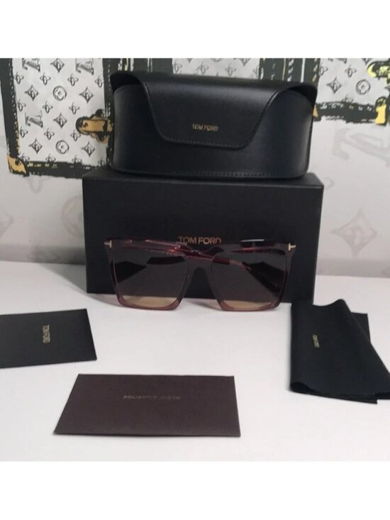 NEW Tom Ford TF764 69T Sunglasses – Shiny Bordeaux Frame / Gradient Bordeaux Le main image 12
